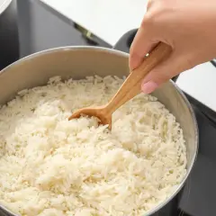 Jak podgrzać ryż, by uniknąć wysuszenia i zachować smak?