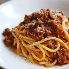 Tradycyjne włoskie spaghetti: odkryj autentyczne przepisy i smaki