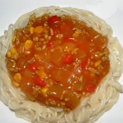 Proste spaghetti z sosem słodko-kwaśnym, które zachwyci każdego