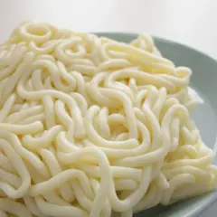 Makaron udon co to? Poznaj jego właściwości i zastosowania w kuchni