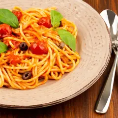Kalorie w makaronie spaghetti: ile naprawdę mają surowe i gotowane?
