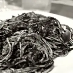 Spaghetti nero: odkryj tajemnice czarnego makaronu i jego zastosowanie