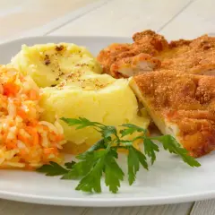 Najlepsze surówki do schabowego, które zachwycą Twoje podniebienie