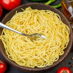 Ile gotuje się makaron spaghetti, aby uzyskać idealną konsystencję?