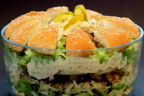 Sałatka jak z McDonald's - Przepis na domową wersję ulubionej sałatki