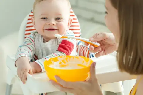 Kasza manna od którego miesiąca - kiedy jest bezpieczna dla dziecka?