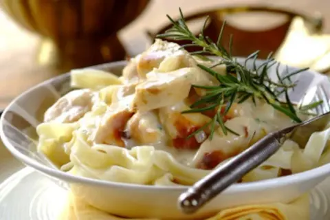 Szybkie spaghetti carbonara z kurczakiem, które zachwyci całą rodzinę