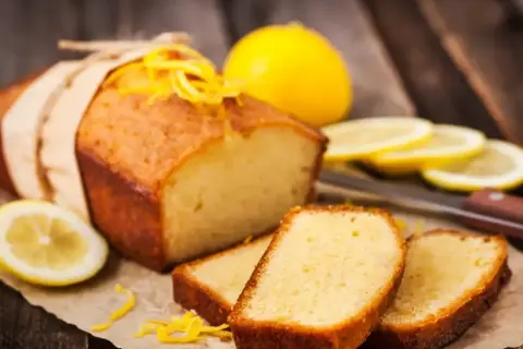 Pyszna babka piaskowa, pachnąca cytryną, jak z najlepszego babcinego przepisu. Idealna na deser.