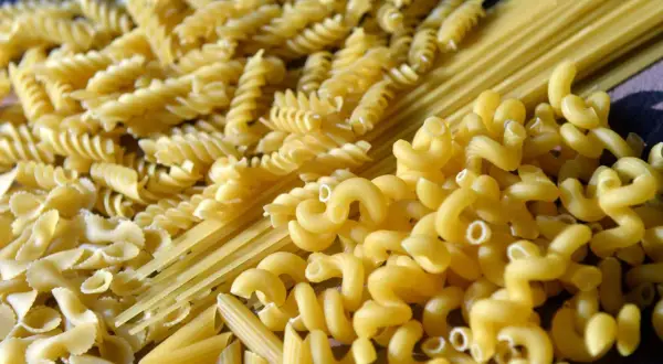 Rodzaje spaghetti: poznaj różnice i najlepsze sposoby przygotowania