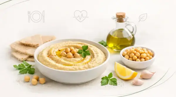 Pyszny hummus z ciecierzycą, oliwą i cytryną. Czy hummus jest zdrowy? Tak, to świetny wybór dla serca i sylwetki!