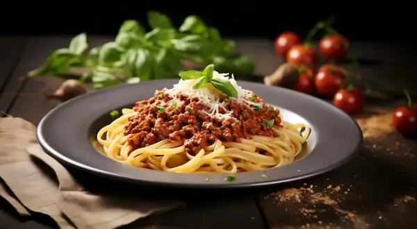 Spaghetti bolognese w Żabce - najlepsze gotowe dania i sosy