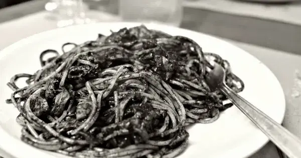Spaghetti nero: odkryj tajemnice czarnego makaronu i jego zastosowanie