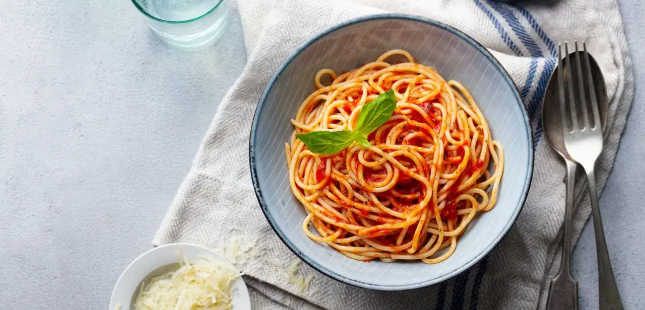 Zdjęcie Jakie zioła do spaghetti, aby wzbogacić smak i uniknąć nudnych potraw